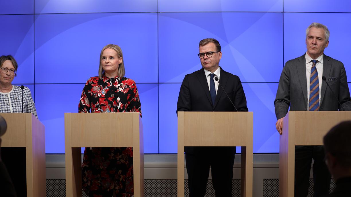 Puoliväliriihessä Sari Essayah, Riikka Purra, Petteri Orpo ja Anders Adlercreutz.